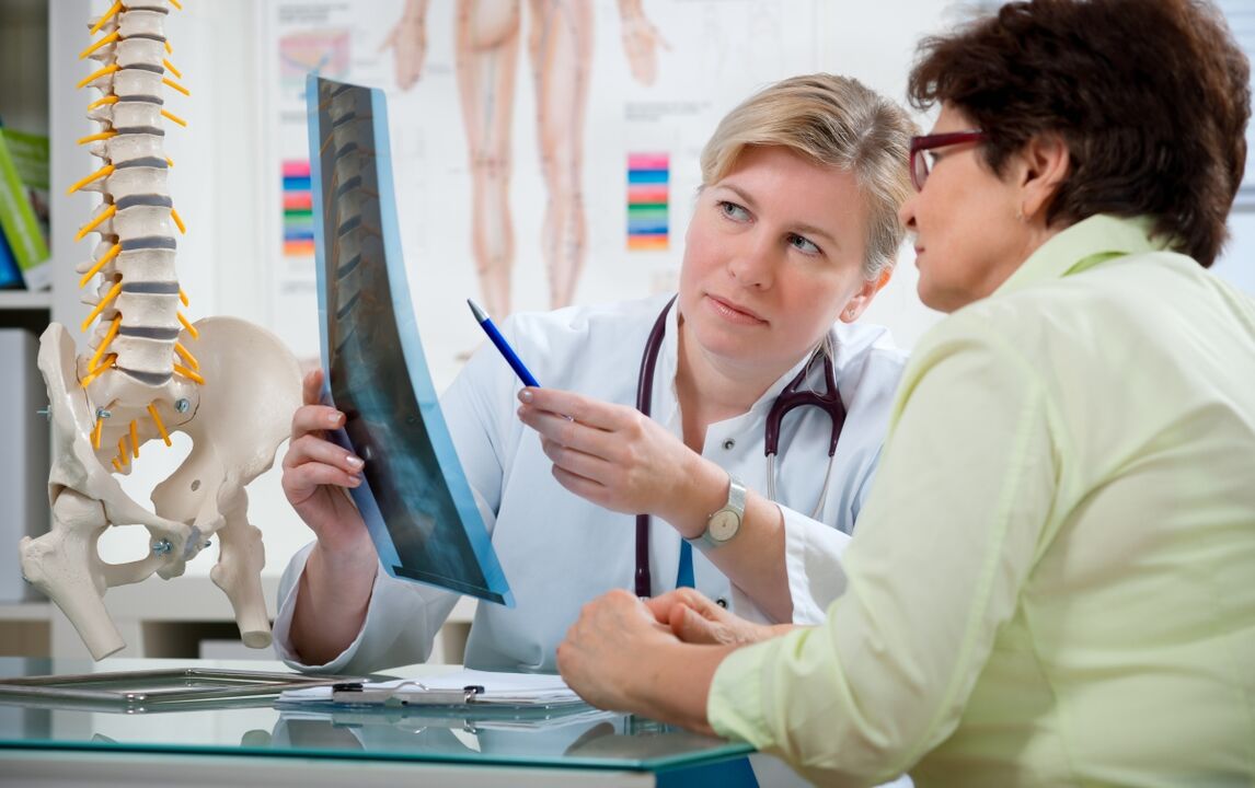 Den Dokter gëtt Empfehlungen fir zervikal Osteochondrose